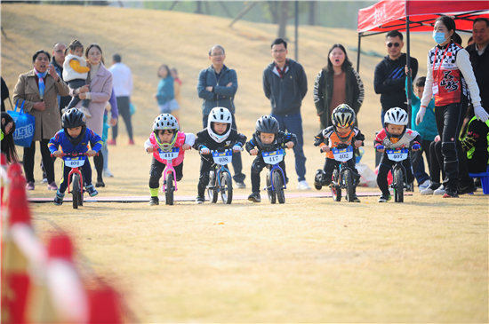 “不止騎·2020第二屆環南京自行車賽”浦口區站開賽