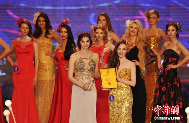 世界超模巅峰对决“中国风”惊艳亮相 世界超模巅峰对决“中国风”惊艳亮相