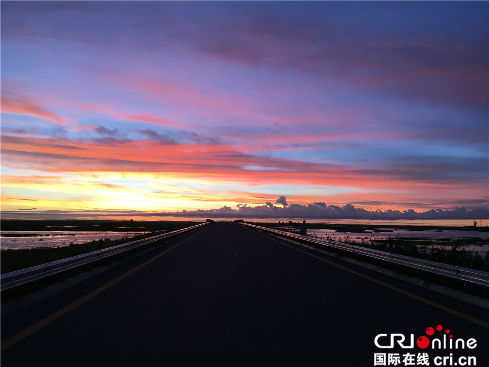 图片默认标题_fororder_3、主题：夕阳下的芒古-塔博公路