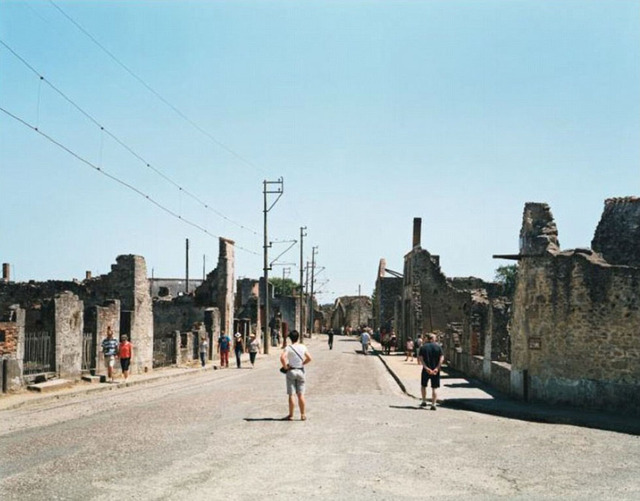 法国摄影师专拍“黑色旅游”景区 包括大屠杀遗址