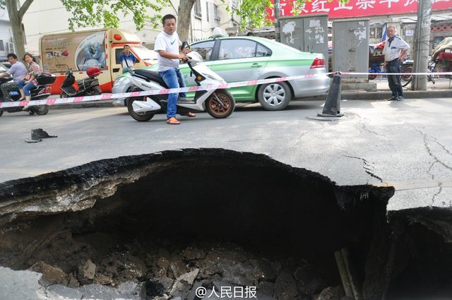 鄭州路面又塌陷 市民:習慣了