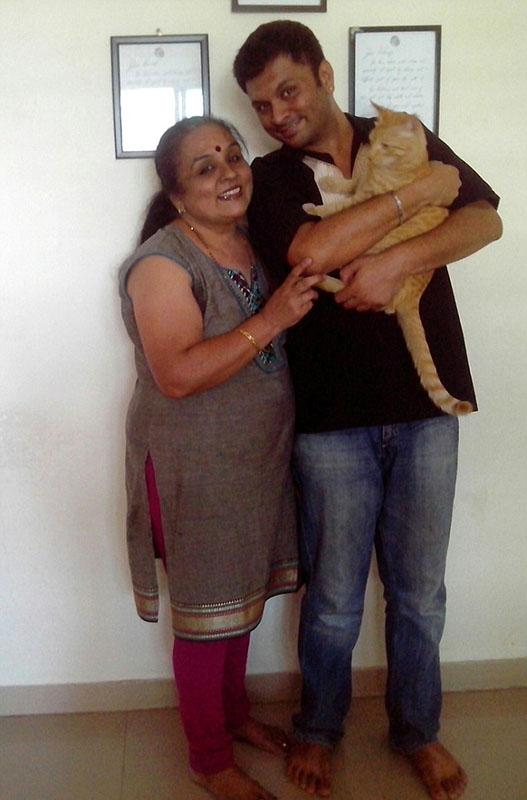 印度母亲为同性恋儿子征新郎 收到上百份回复