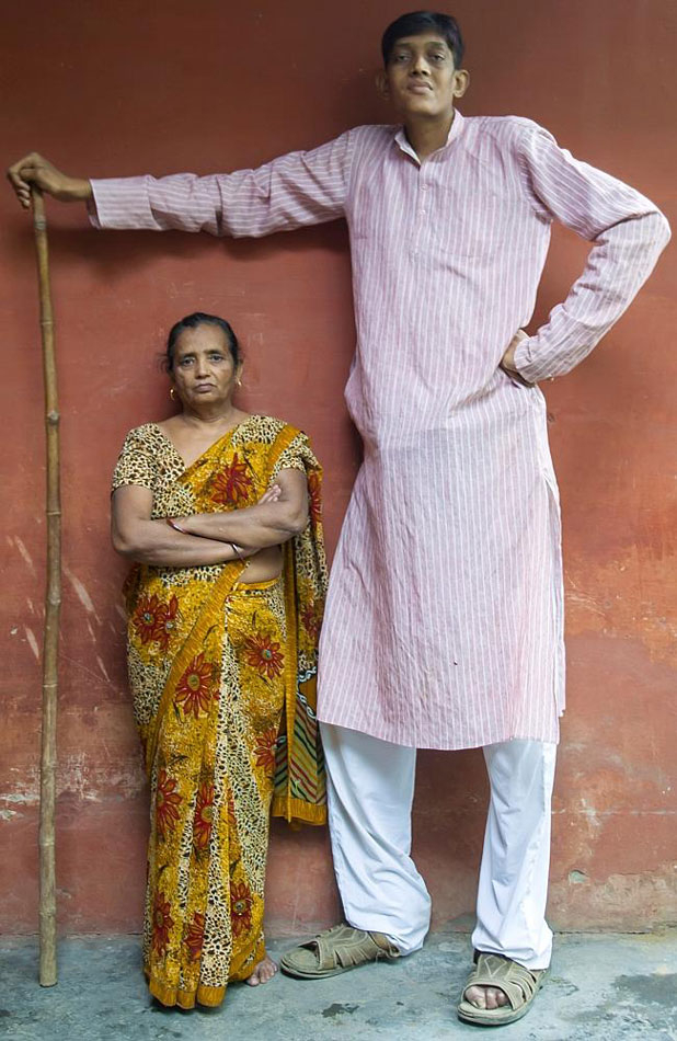 印度2.47米巨人拿研究生學歷找不到工作