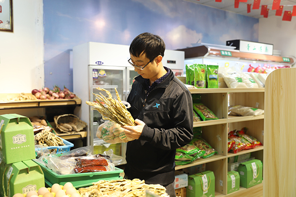 “贫困村+城市社区”结对共建 宜宾兴文走出互助发展新路径