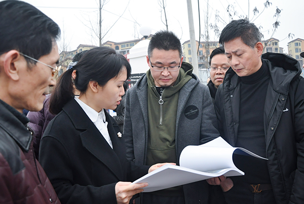 图片默认标题_fororder_单鑫(左二)一行调研燊海森林威尔兹酒店项目