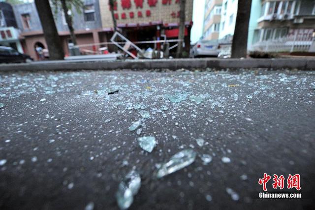 北京一餐館發生爆燃 附近居民樓高層玻璃被震碎