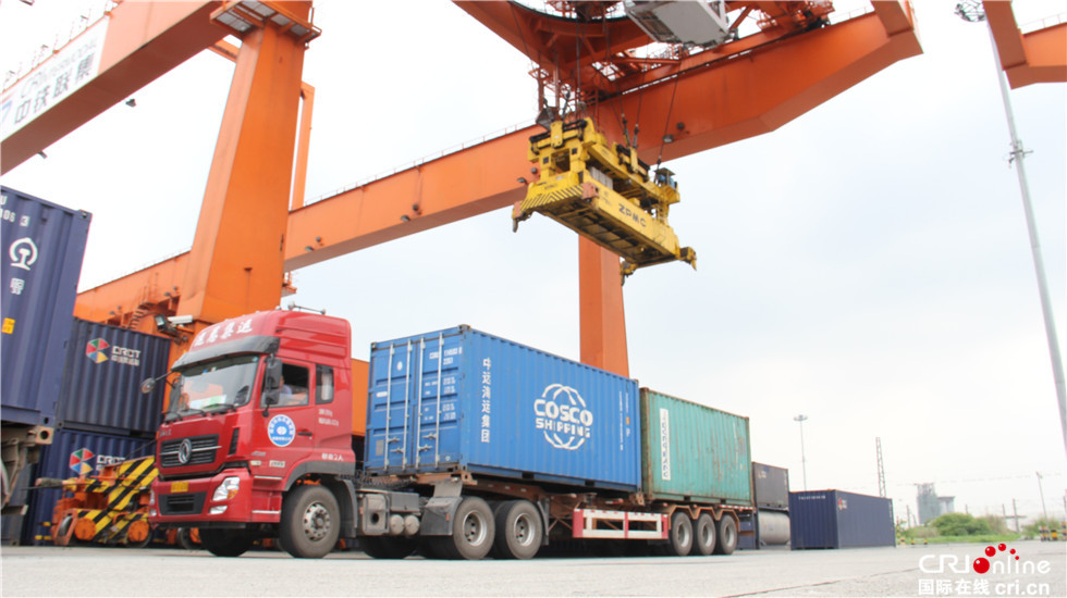图片默认标题_fororder_中远海运物流惠普（HP）项目成都-俄罗斯项目现场装箱作业