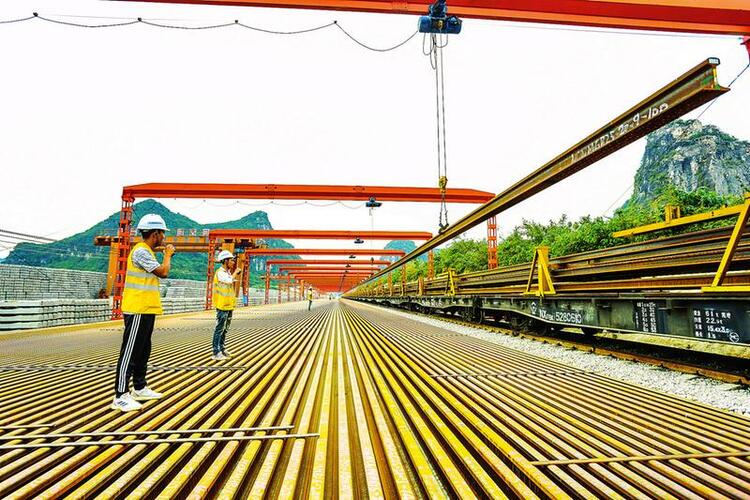 钢轨存储工作进展顺利 南崇铁路预计明年6月开始全线铺轨