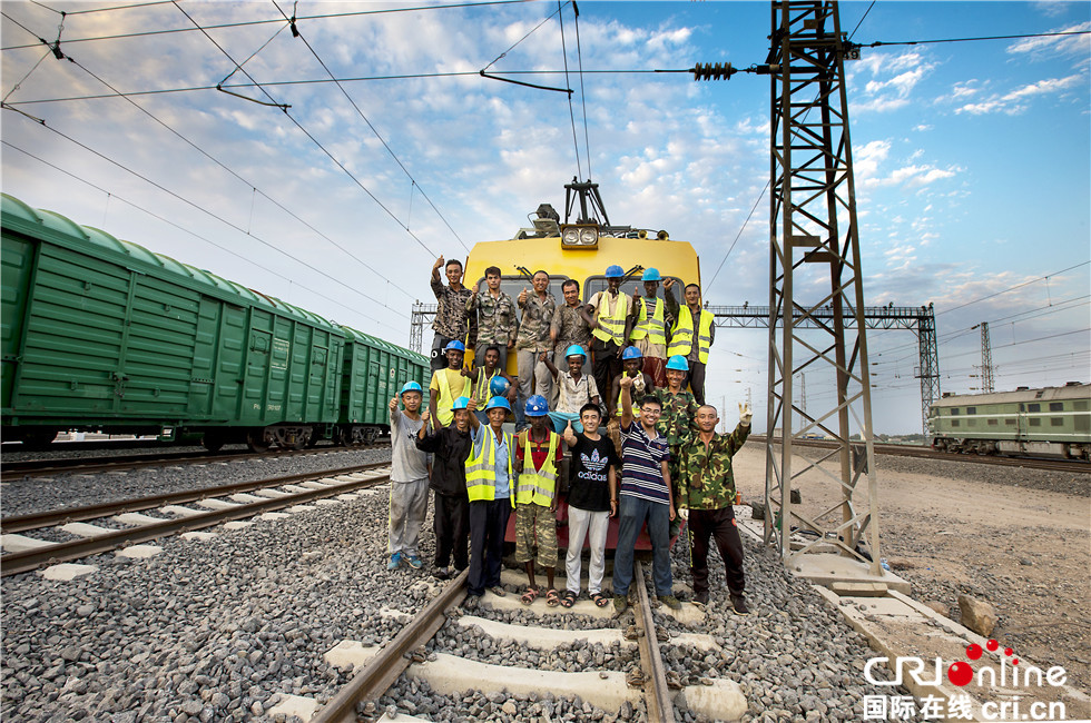 图片默认标题_fororder_非洲第一条电气化铁路——亚吉铁路施工 拍摄杨德政 (2)