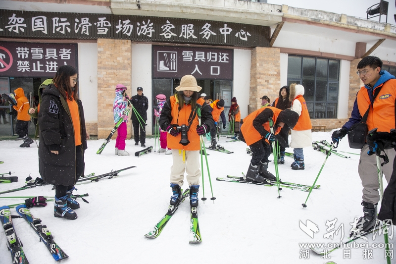 冰清美如画 滑雪神农架 湖北百家校媒聚焦“华中屋脊”