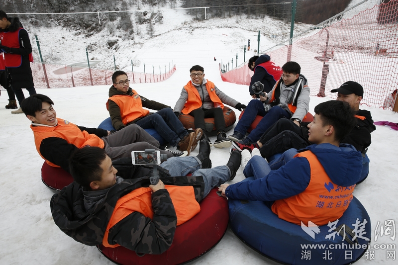 冰清美如画 滑雪神农架 湖北百家校媒聚焦“华中屋脊”