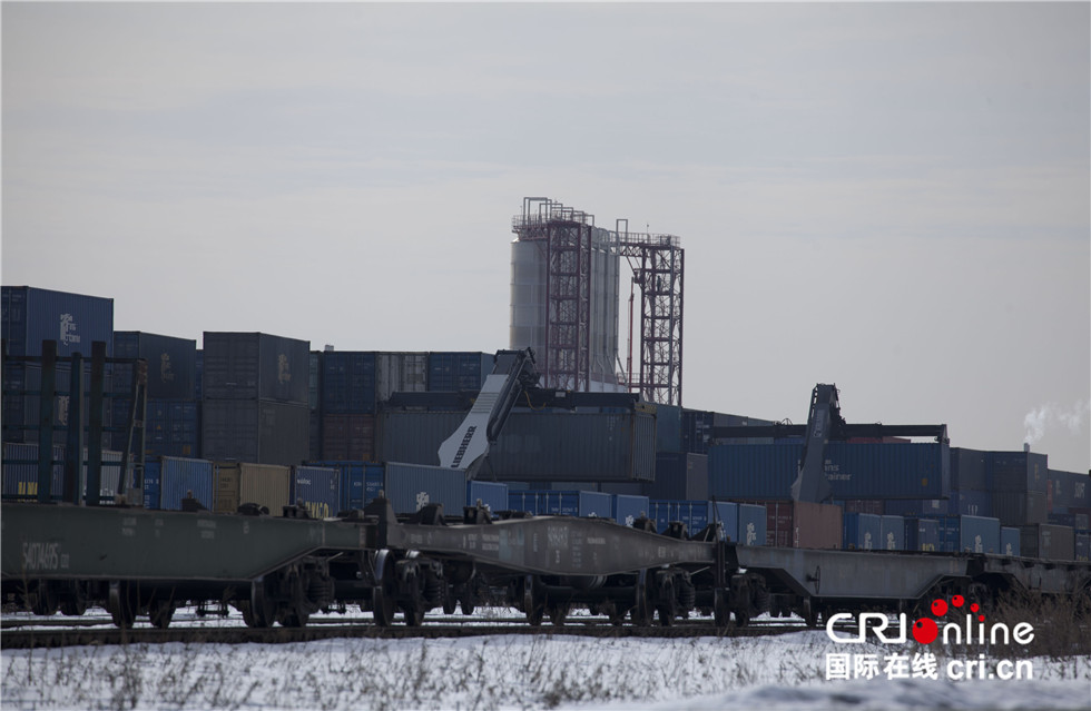 图片默认标题_fororder_разрузка контейнерного поезда Freight Village Ворсино