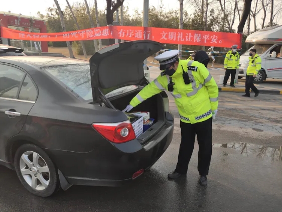 舍小家为大家，经开民警疫情面前践行使命