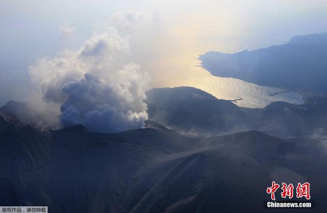 日本鹿儿岛火山喷发 居民被要求离岛