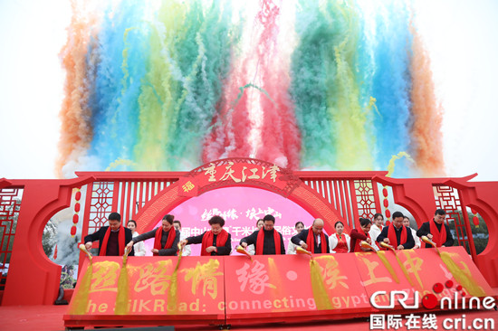 【CRI專稿 列表】熱鬧迎新春 重慶江津中山古鎮“千米長宴”開席