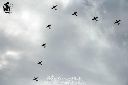 网友拍到大批轰6飞过 疑为抗战阅兵彩排(组图)