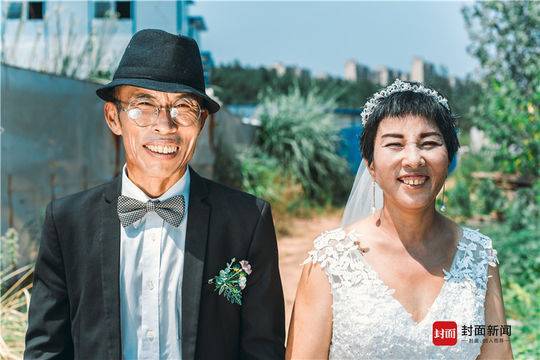 新闻 >>>>正文点击图片进入下一页  上一页下一页   今年54岁的骆新