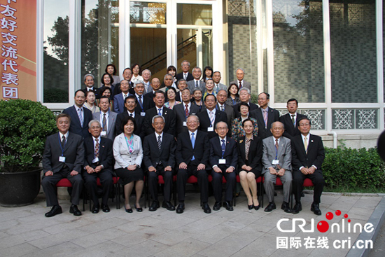 唐家璇会见日本九州日中友好交流访华团(图)