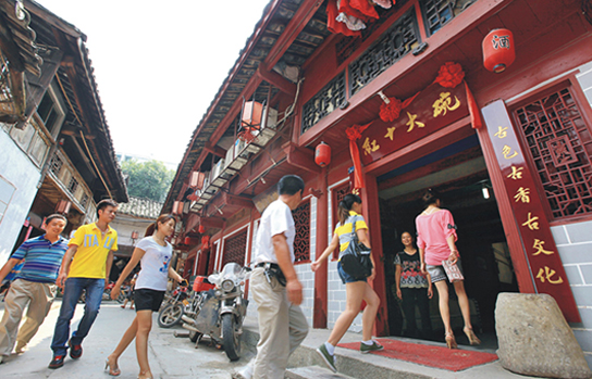 Visit the Ancient Town of Enyang to Experience Different Humanistic Feelings