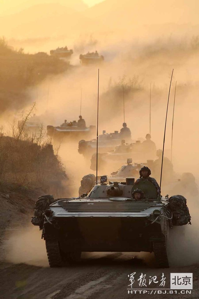 第27军大量猛照公开 坦克一眼望不到头