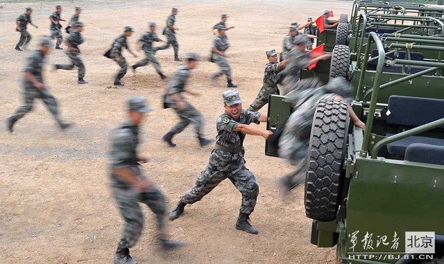 第27军大量猛照公开 坦克一眼望不到头