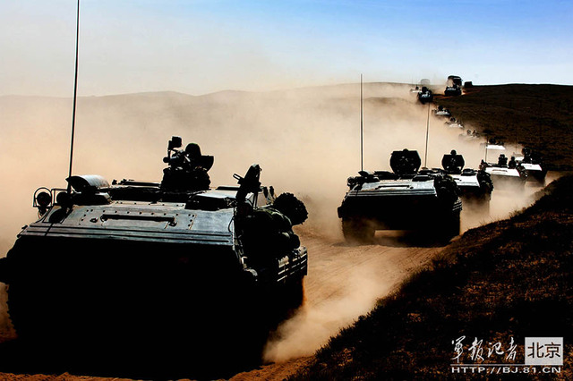 第27军大量猛照公开 坦克一眼望不到头