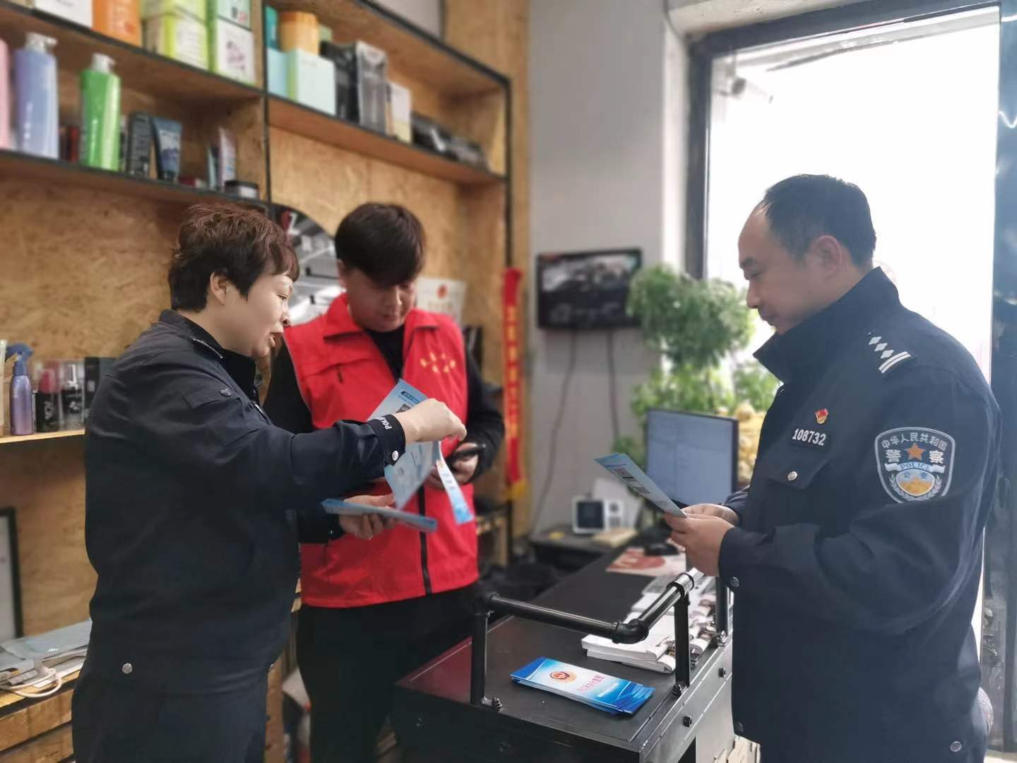 沈阳铁西公安分局将“一网通办”带进百姓生活 将民生实事办进百姓心坎