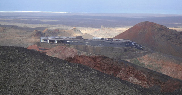 火山口上的美味：西班牙“魔鬼餐厅”用地热烤肉