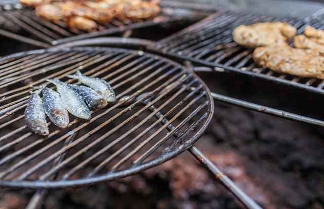 火山口上的美味：西班牙“魔鬼餐厅”用地热烤肉