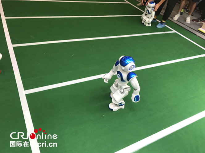 ​仿人机器人接力赛是按照人类行走方式考验技术和速度_fororder_9 拷贝