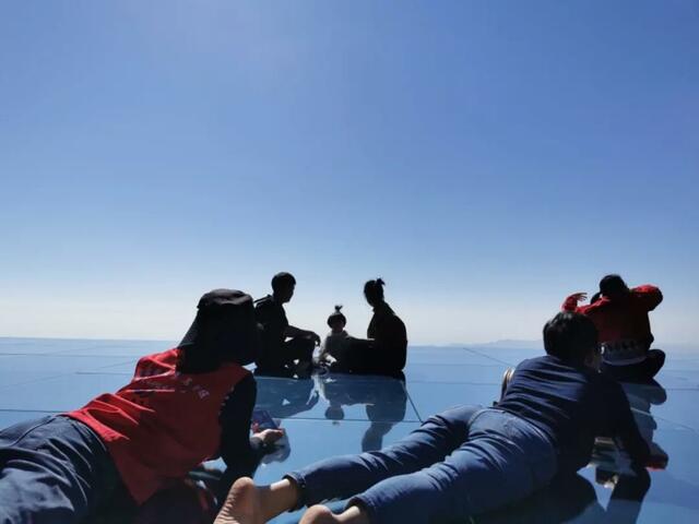 人间美景！上饶灵山“天空之境”开放日 现场游客络绎不绝