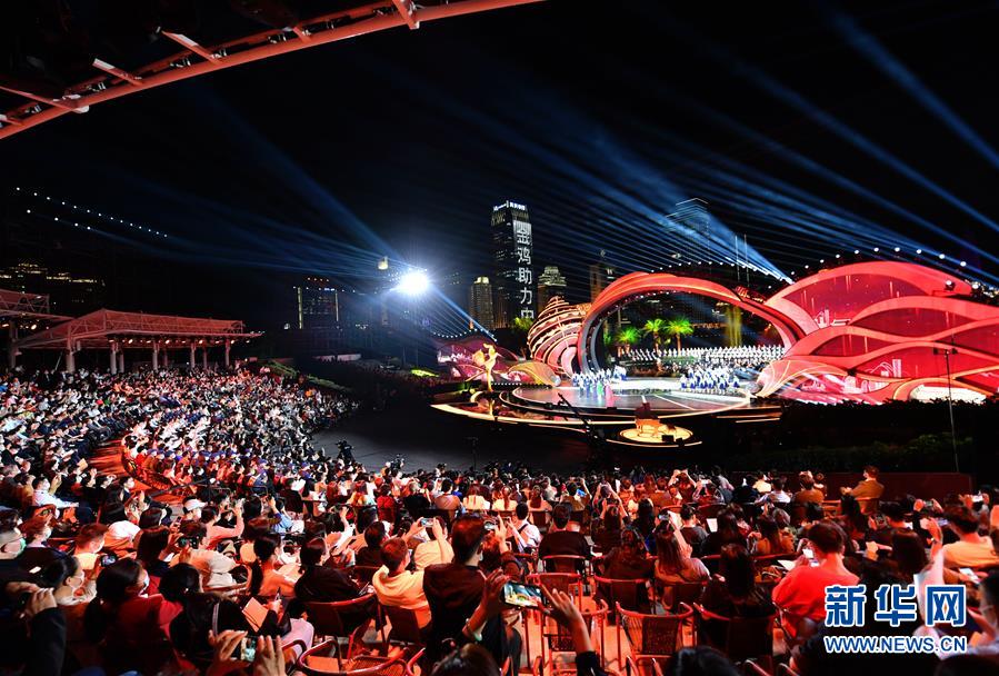 第33屆中國電影金雞獎電影音樂會暨開幕式在廈門舉行