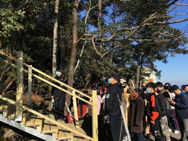 人间美景！上饶灵山“天空之境”开放日 现场游客络绎不绝