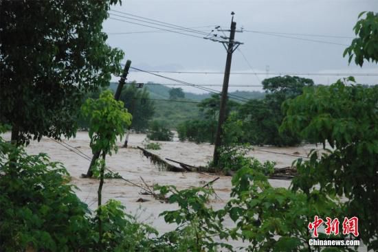 湖北遭暴雨袭击61.71万人受灾 3人失踪1人死亡