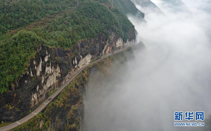 湖北鹤峰：云中公路