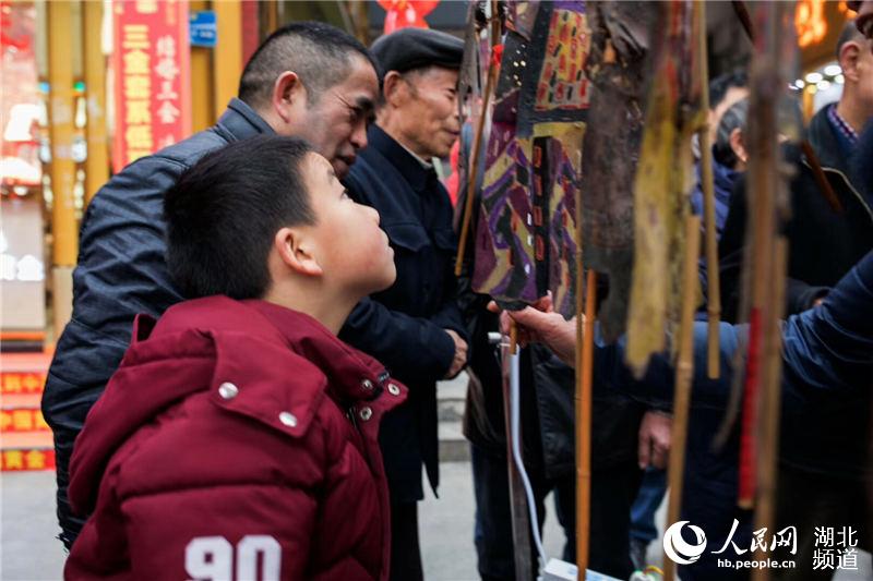 湖北鶴峰：傳統民俗鬧新春 非遺年貨添年味