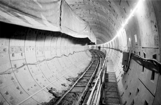 東北首條盾構建設電纜隧道階段性貫通