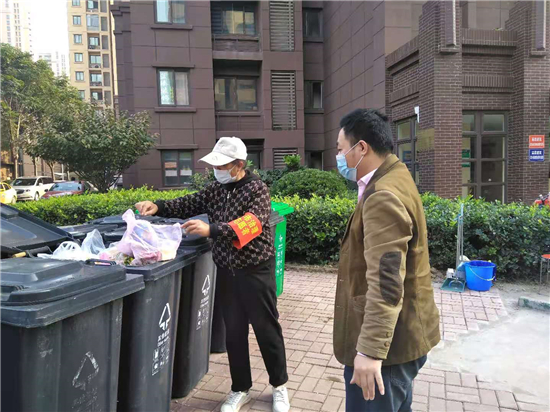 南京市燕子磯街道下廟社區開展垃圾分類工作