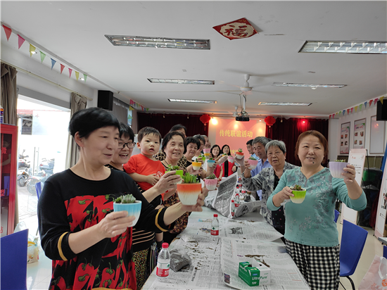 蘇州滄浪街道佳安社區舉行DIY多肉種植活動