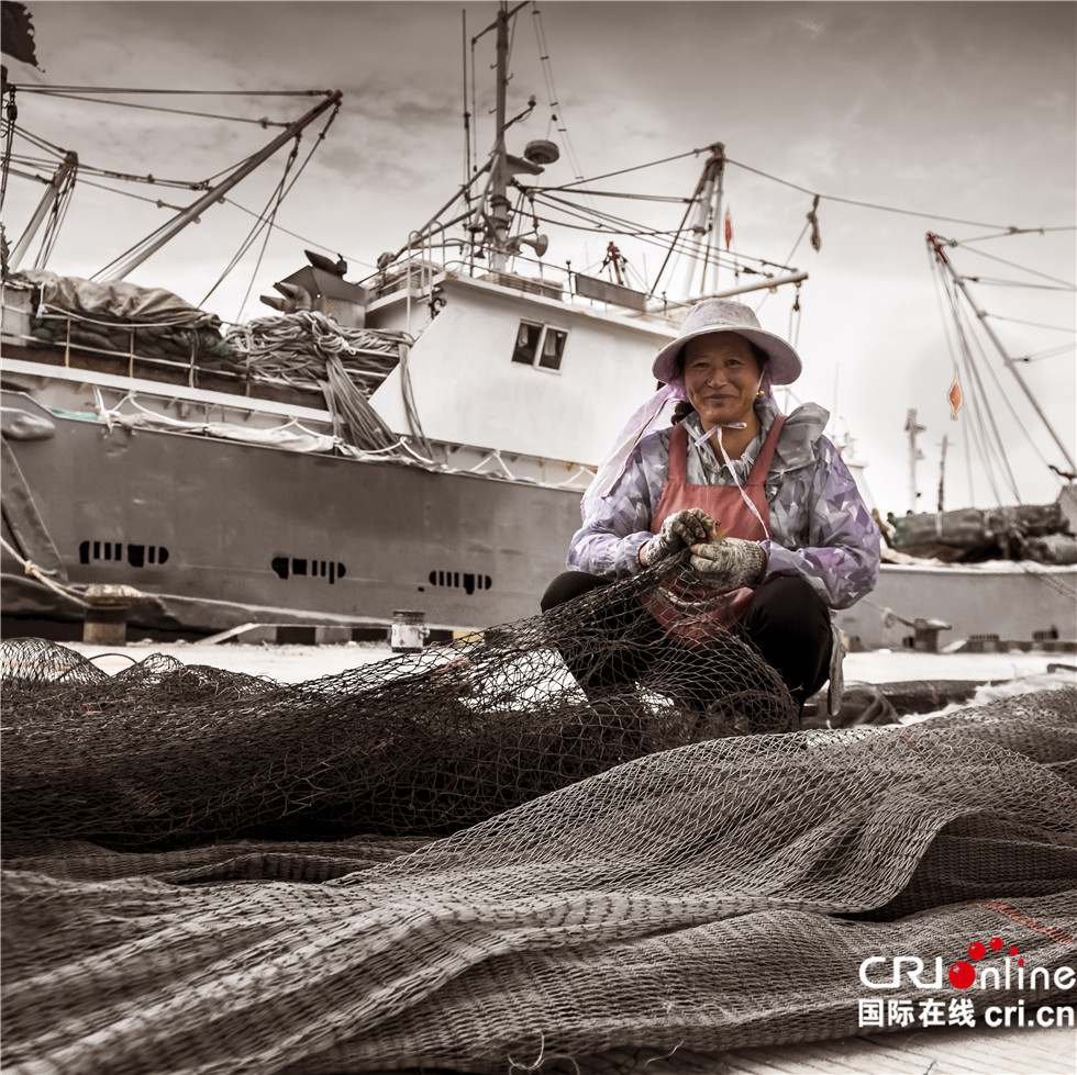图片默认标题_fororder_渔港的女人
