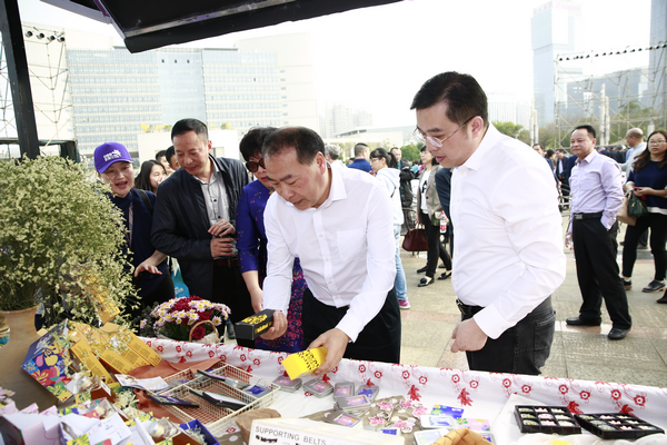 2019柳州市城中区首届紫荆花文化周掀起市民赏花游玩热潮