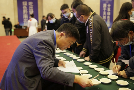 貴州黔南州舉行優質稻米品鑒會暨糧油産業高峰論壇