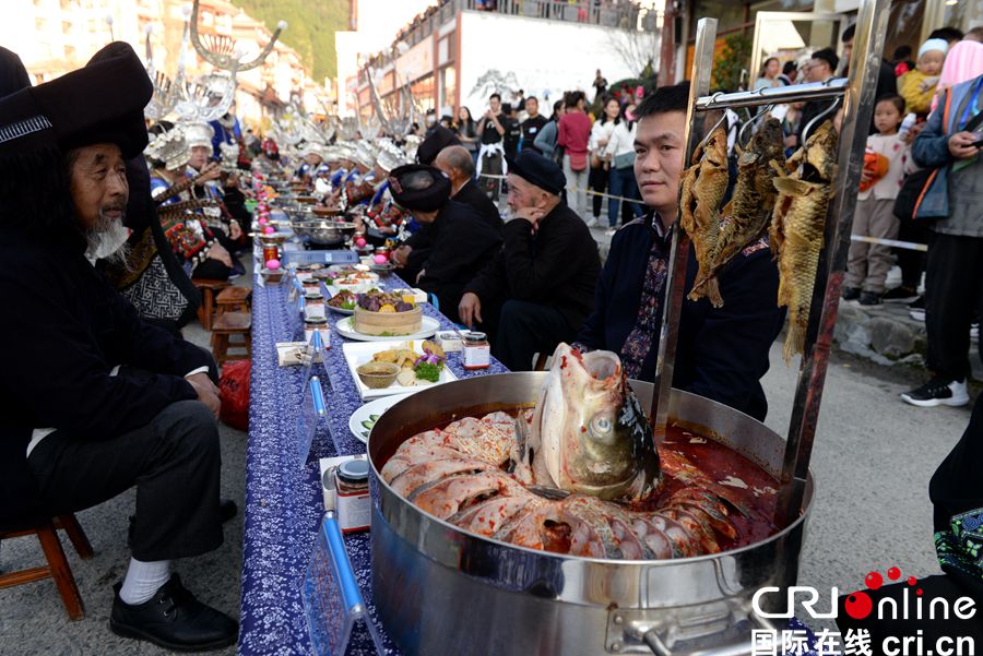 （有修改）贵州雷山：苗族同胞盛装巡游庆苗年