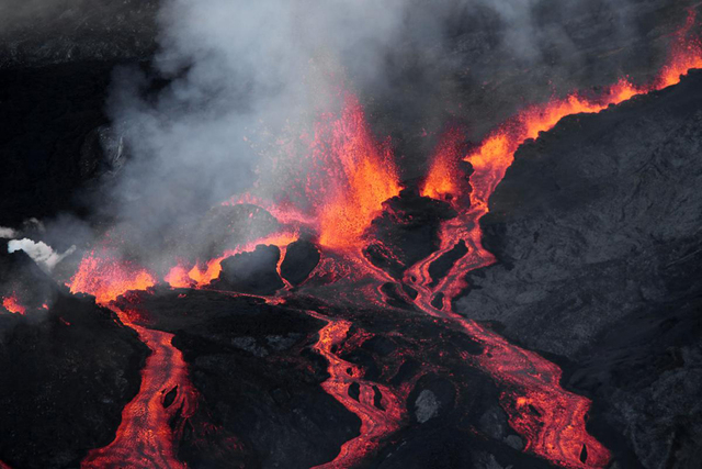 盤點2015年全球火山噴發震撼景象