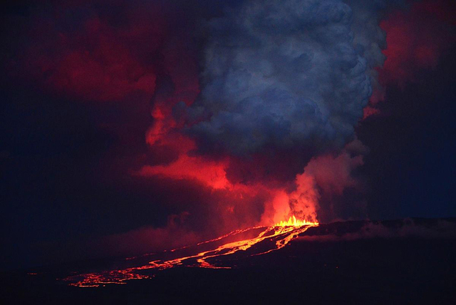 盘点2015年全球火山喷发震撼景象