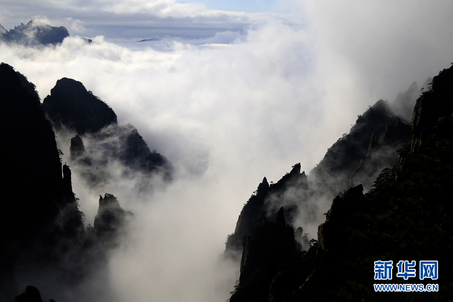 黄山：云海波澜阔 天地钟奇秀