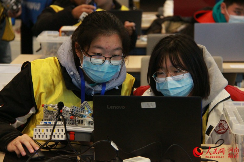 世界教育機器人大賽公開賽在鄭州舉辦