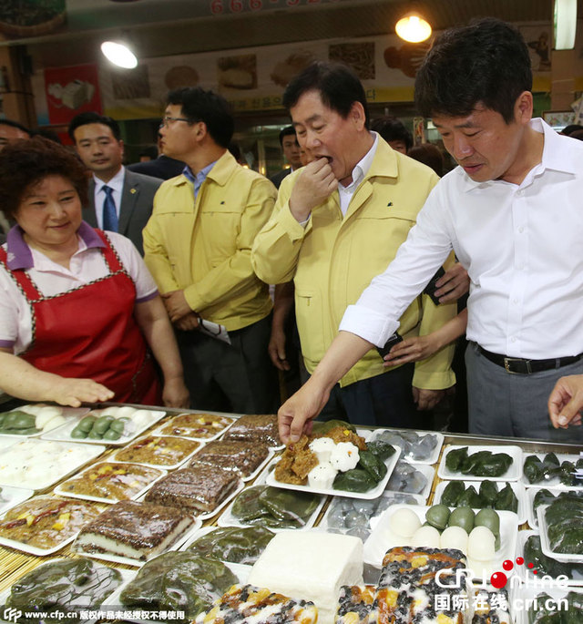 韓代總理造訪傳統市場親自品嘗食物 減小MERS對商戶影響