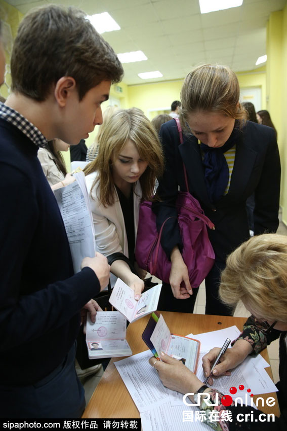 俄罗斯高考进行中 安检严格气氛紧张