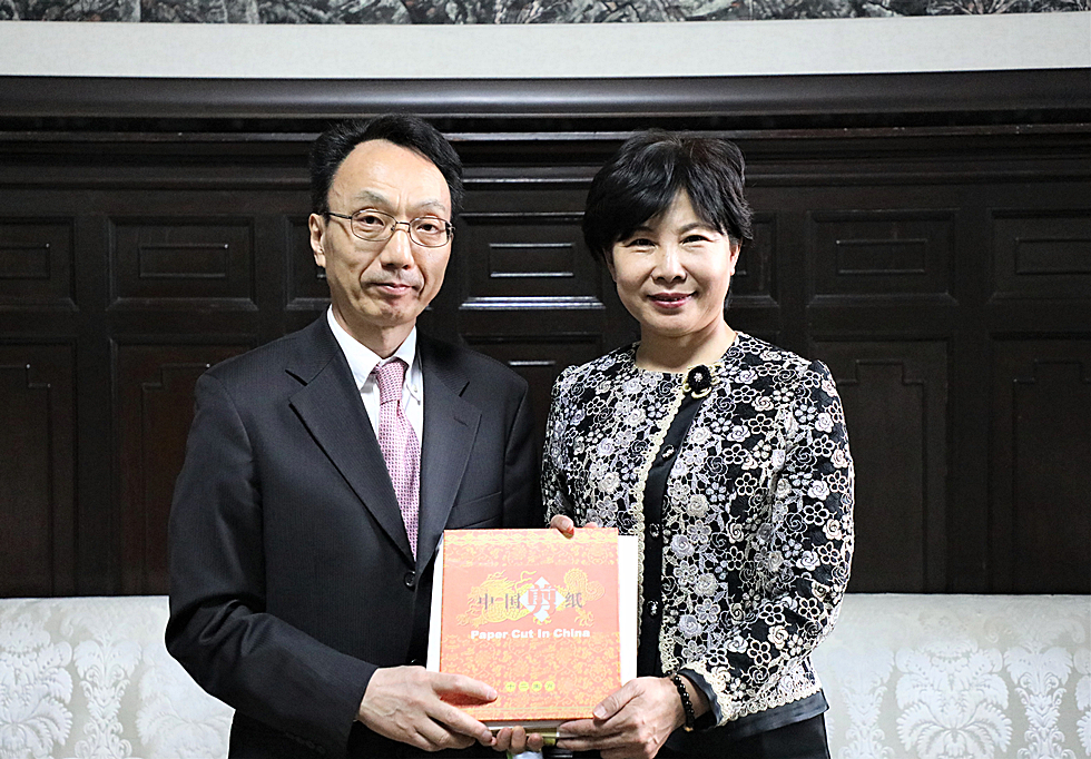 辽宁省人民对外友好协会活动_fororder_辽宁省人民对外友好协会秘书长孙德兰会见日本驻沈阳总领事川上文博_副本1